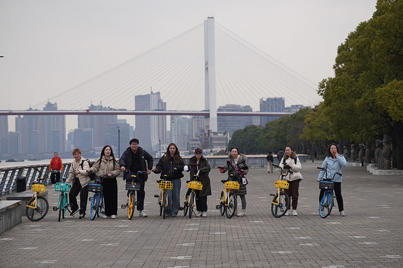 灌封胶供应商铭诚锦2025年三八妇女节浦东滨江骑行活动