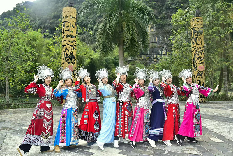 铭诚锦深耕胶粘剂行业20周年庆团建广西崇左