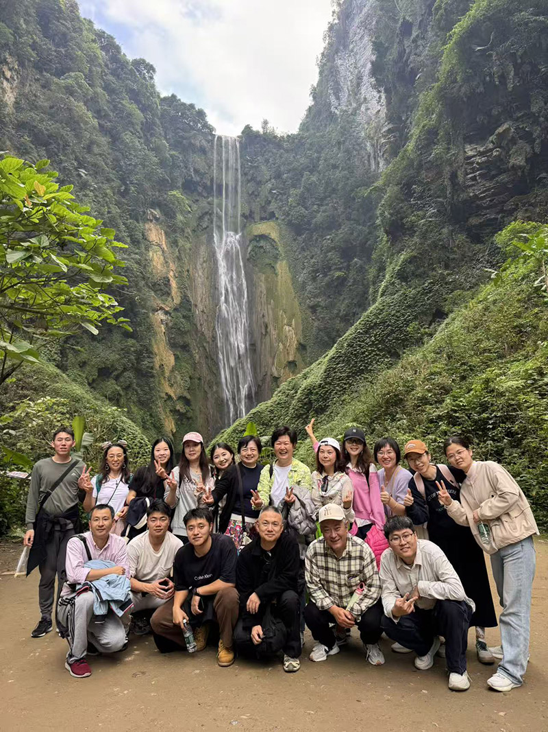 铭诚锦深耕胶粘剂行业20周年庆团建广西崇左